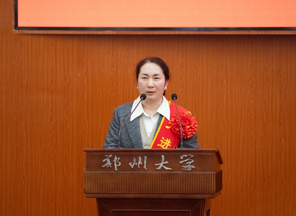 1772158316178416.jpg 13.优秀中层干部代表孟会英发言.jpg